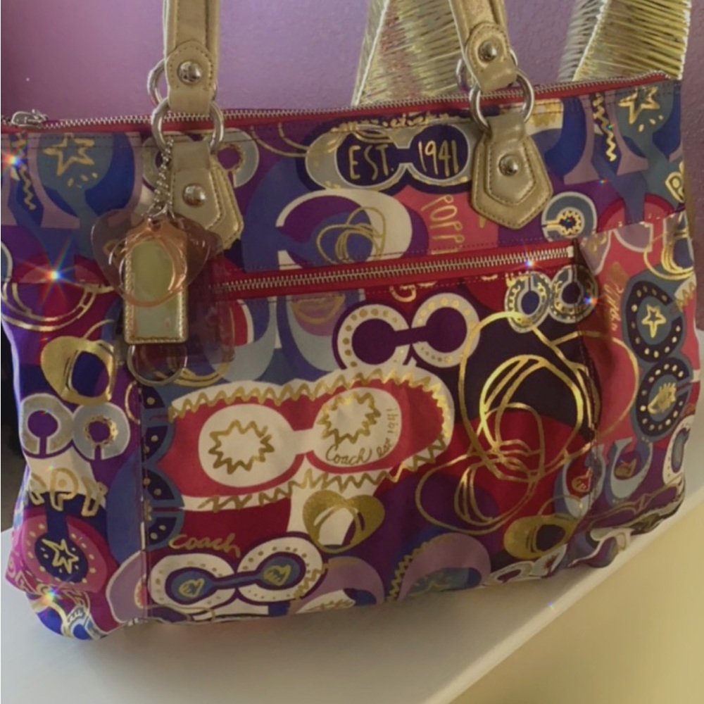 Vintage coach puppy shoulder bag .